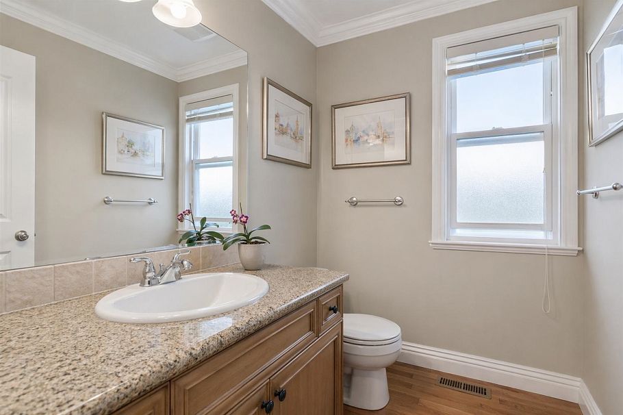 3782 Lonsdale Avenue North Vancouver, BC - 20