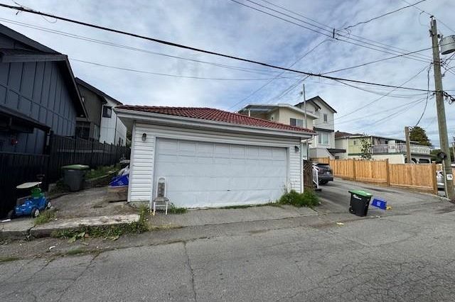1266 E 63rd Avenue Vancouver, BC - 13