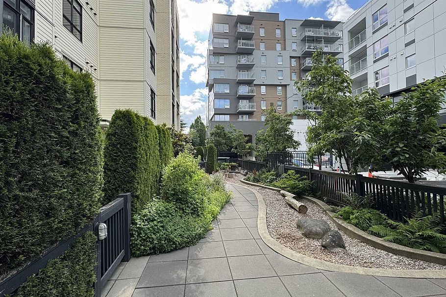 306 168 E 35th Avenue Vancouver, BC - 35