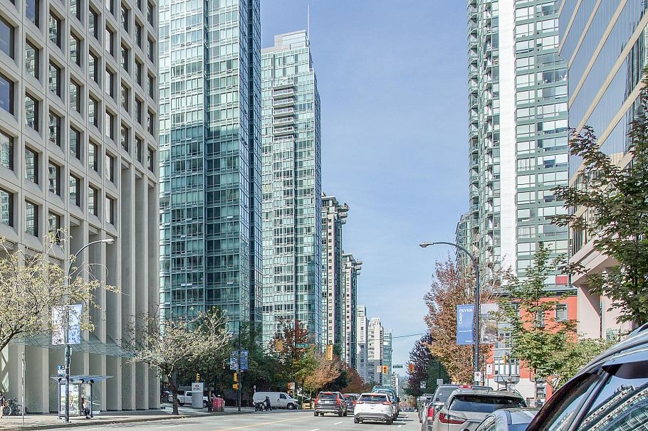 PH2 1288 W Georgia Street Vancouver, BC - 1