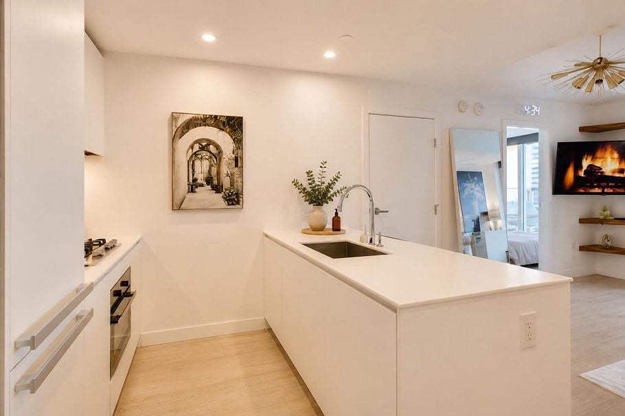 3809 1480 Howe Street Vancouver, BC - 6