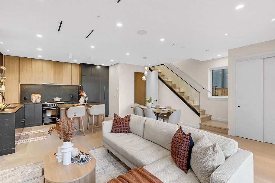 2 2764 W 14th Avenue Vancouver, BC - 2