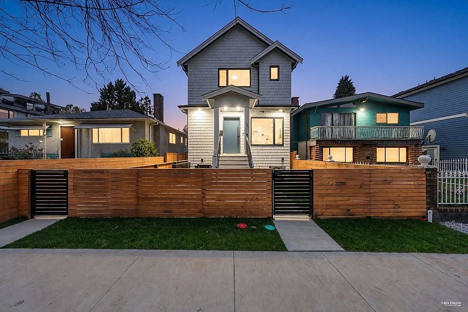 2715 Cheyenne Avenue Vancouver, BC - 27