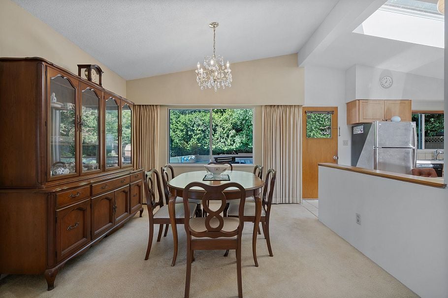 697 Plymouth Drive North Vancouver, BC - 12