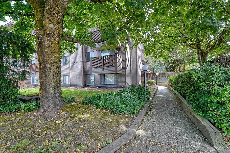 2215 Dundas Street Vancouver, BC - 24