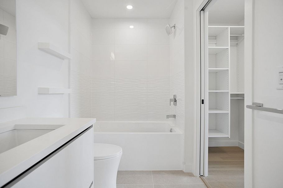 208 8398 Oak Street Vancouver, BC - 17