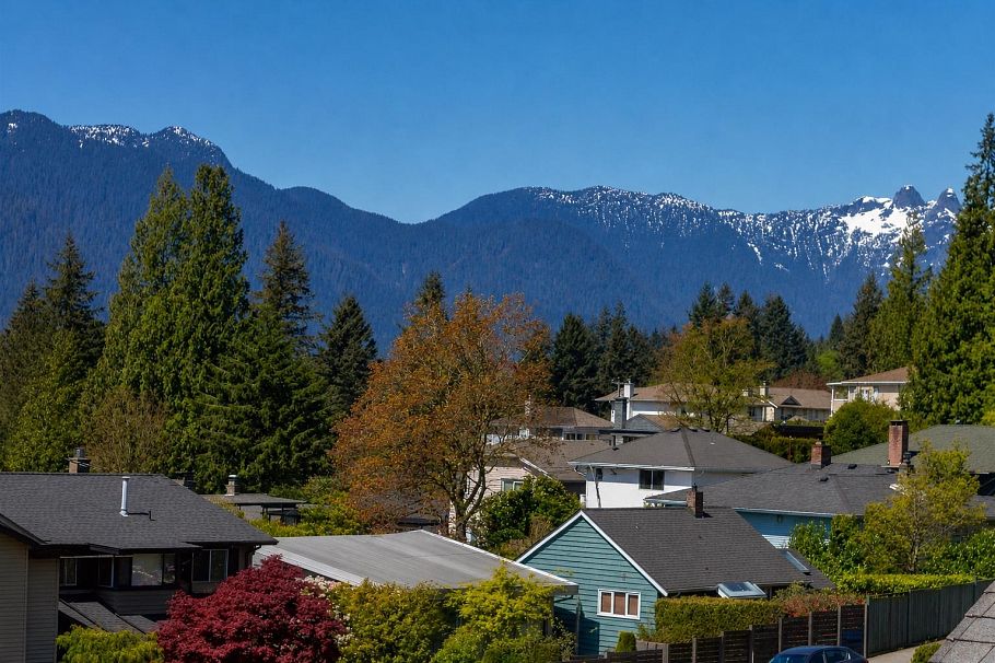 3782 Lonsdale Avenue North Vancouver, BC - 23