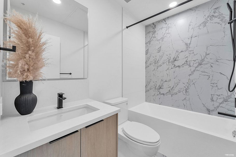 103/203 422 E 3rd Street North Vancouver, BC - 40