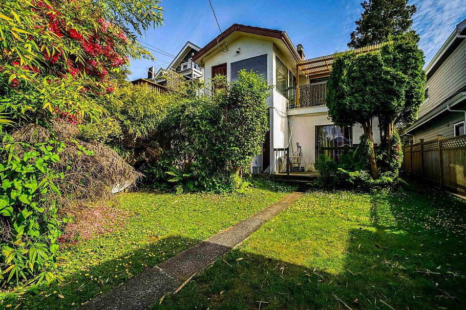 3439 Dundas Street Vancouver, BC - 3