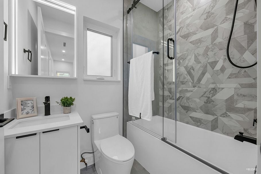 2715 Cheyenne Avenue Vancouver, BC - 19