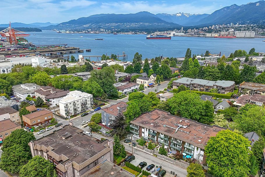 2215 Dundas Street Vancouver, BC - 21