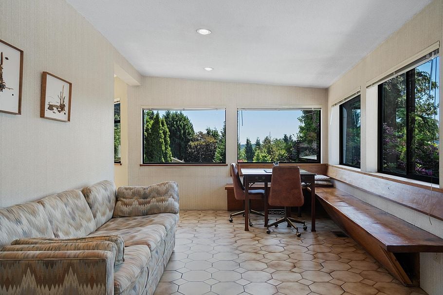 697 Plymouth Drive North Vancouver, BC - 20