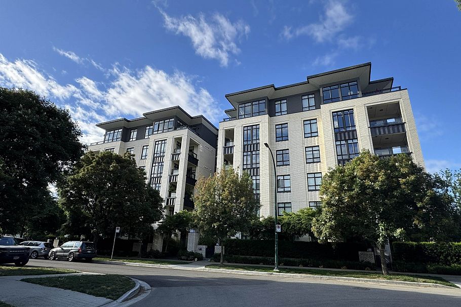 306 168 E 35th Avenue Vancouver, BC - 1