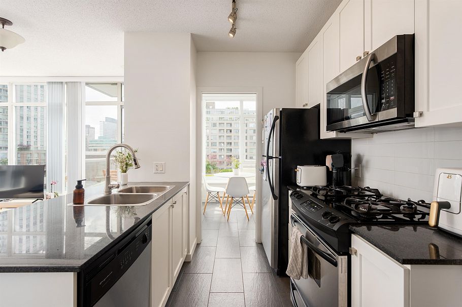 801 480 Robson Street Vancouver, BC - 5