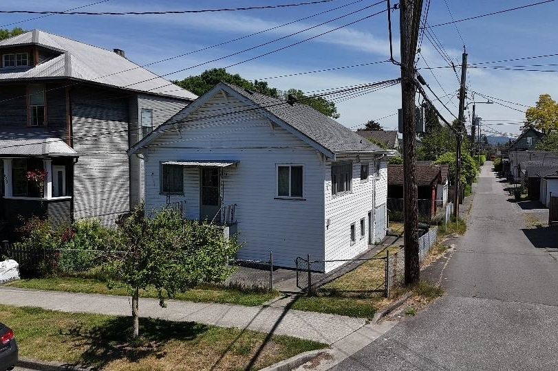 824 Semlin Drive Vancouver, BC - 4