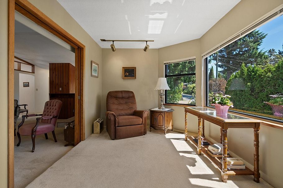 697 Plymouth Drive North Vancouver, BC - 21