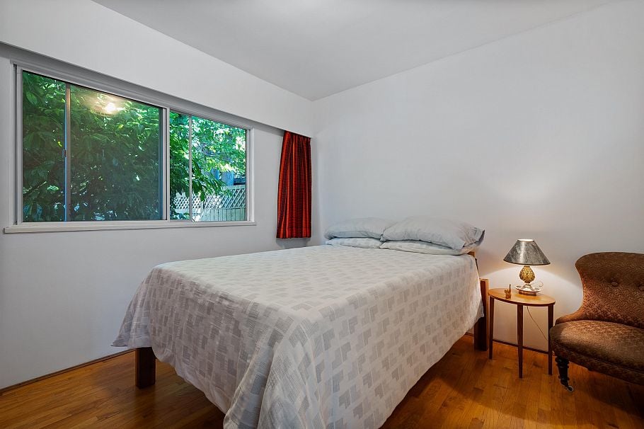 697 Plymouth Drive North Vancouver, BC - 25