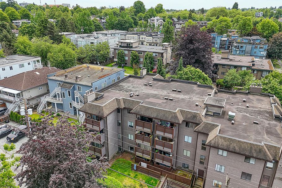 2215 Dundas Street Vancouver, BC - 25
