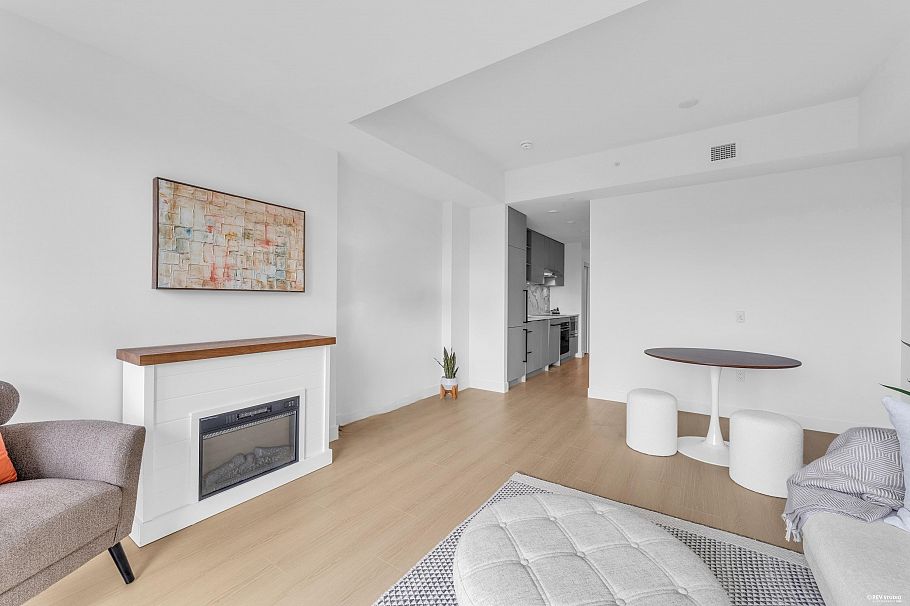 103/203 422 E 3rd Street North Vancouver, BC - 2