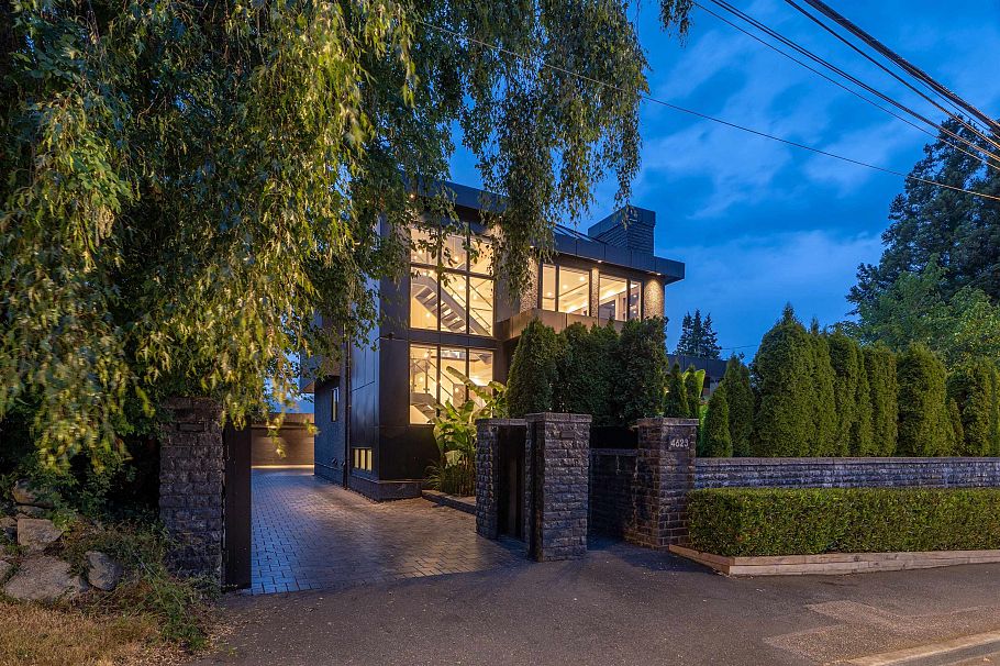 4623 W 4th Avenue Vancouver, BC - 1