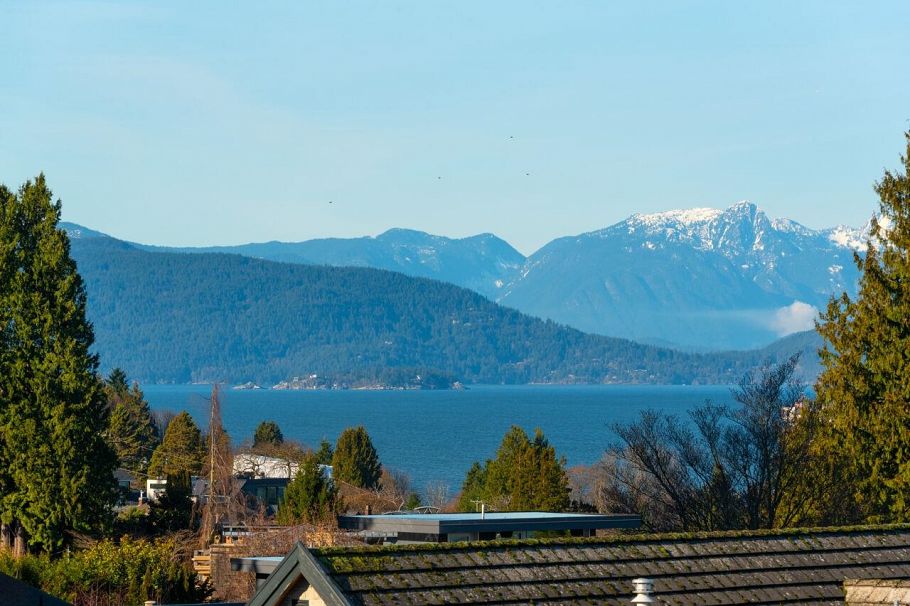 4426 W 4th Avenue Vancouver, BC - 7