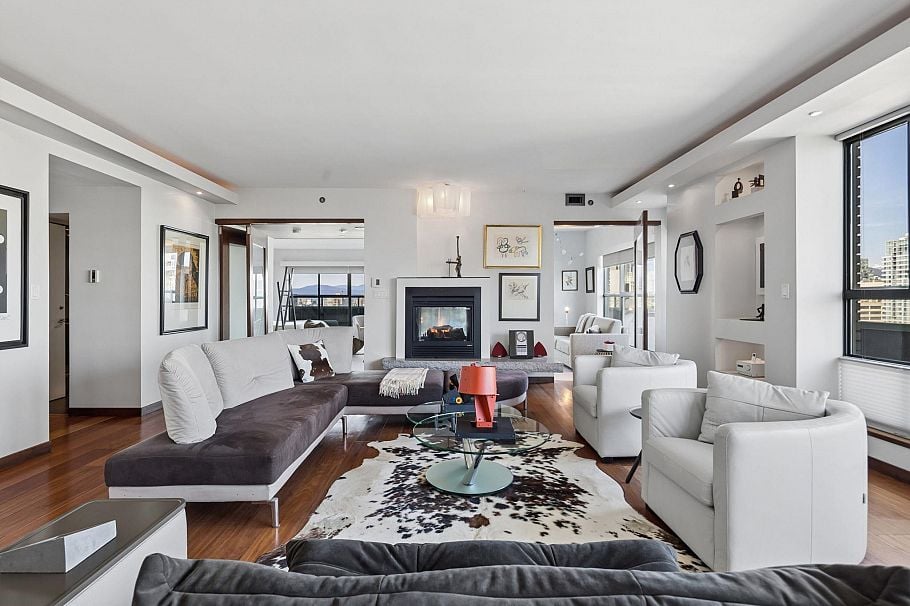 2301 909 Burrard Street Vancouver, BC - 3