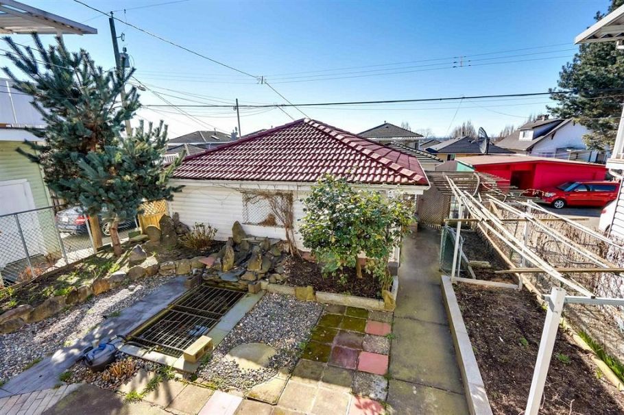 1266 E 63rd Avenue Vancouver, BC - 11