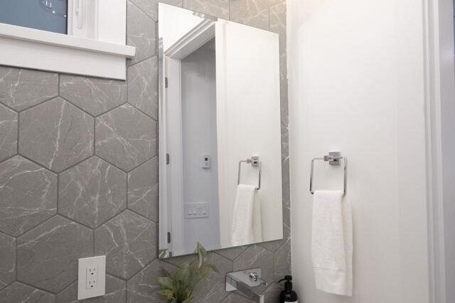 4424 W 4th Avenue Vancouver, BC - 19
