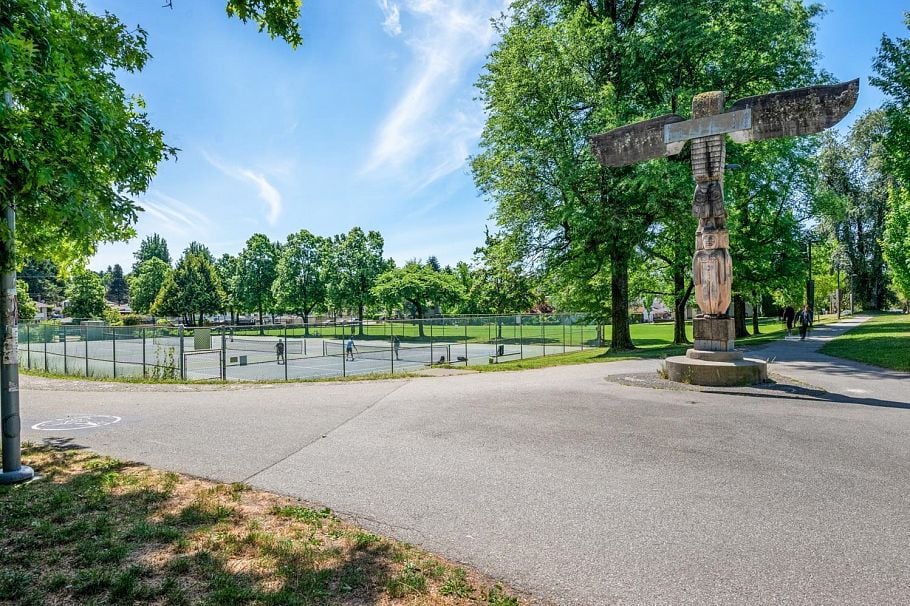 2733 E 28th Avenue Vancouver, BC - 35