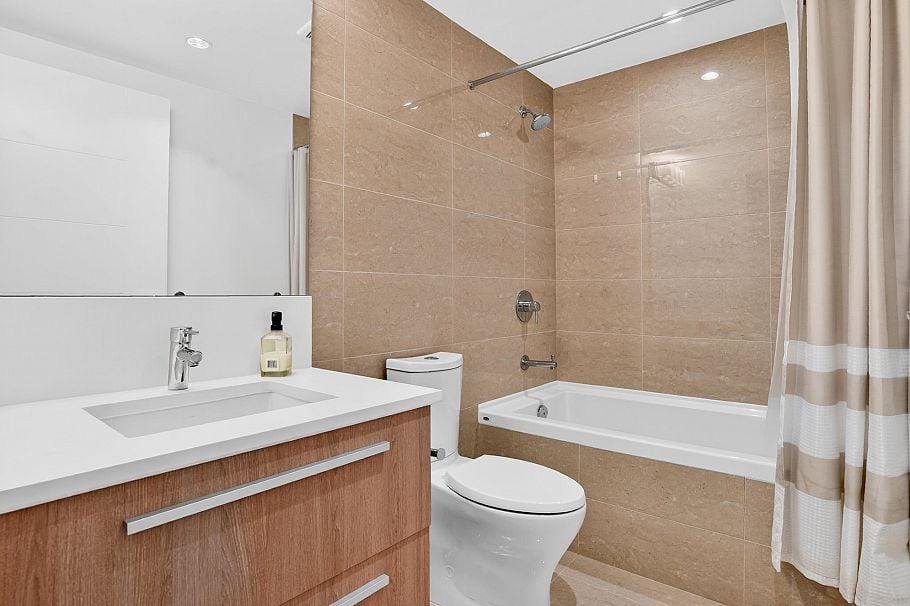 604 2780 Valley Centre Avenue North Vancouver, BC - 24