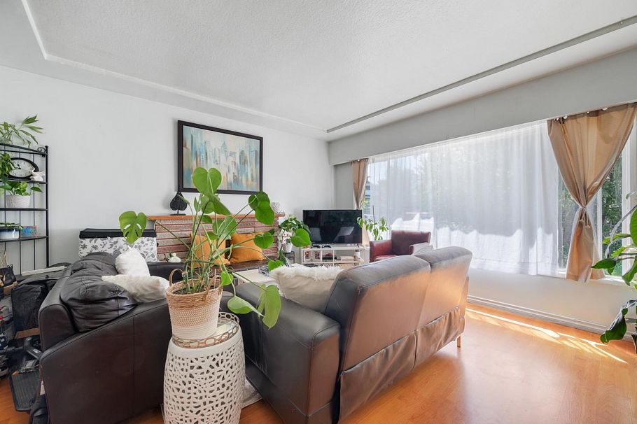 2733 E 28th Avenue Vancouver, BC - 12