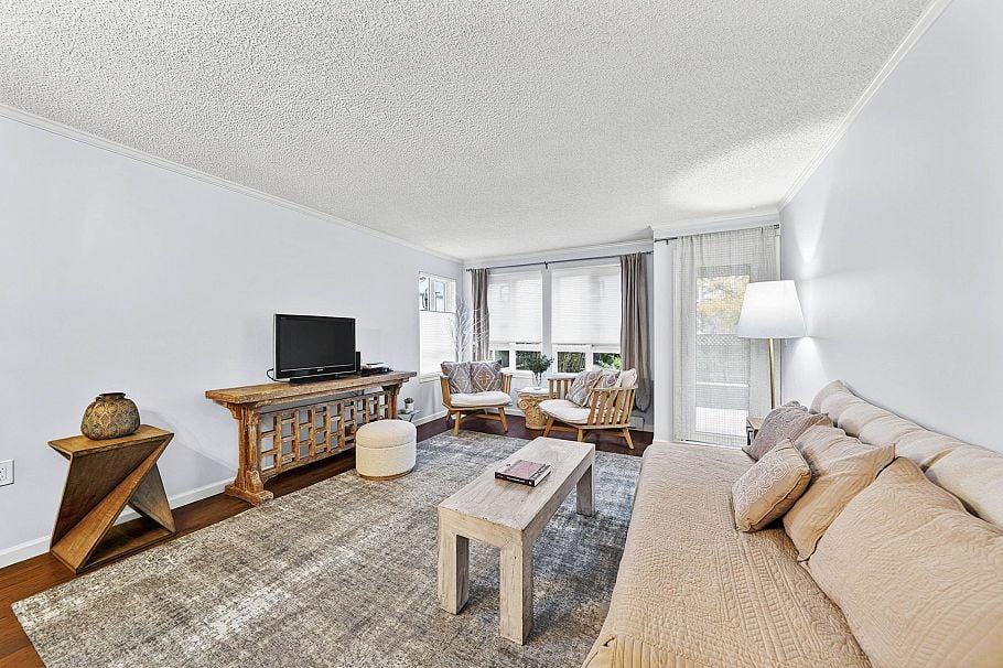 104 1551 W 11th Avenue Vancouver, BC - 3