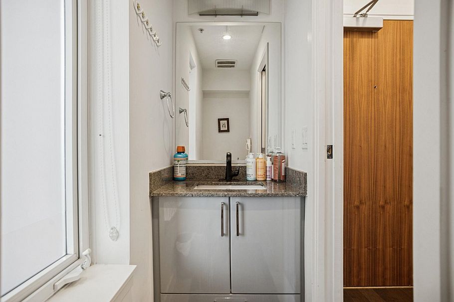 62 W 1st Avenue Vancouver, BC - 14