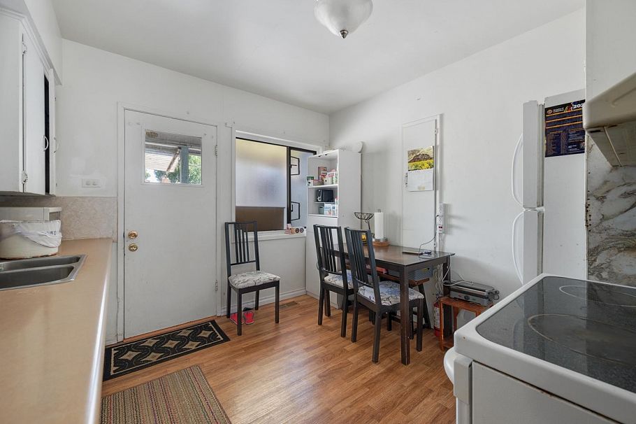 2733 East 28th Avenue Vancouver, BC - 9
