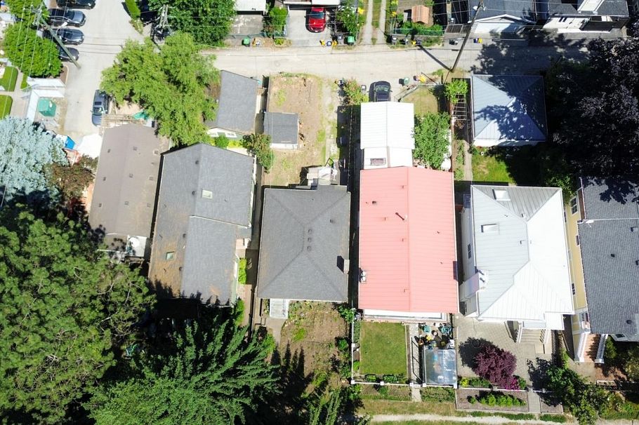 2733 East 28th Avenue Vancouver, BC - 17