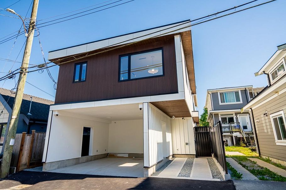 2877 Cambridge Street Vancouver, BC - 2