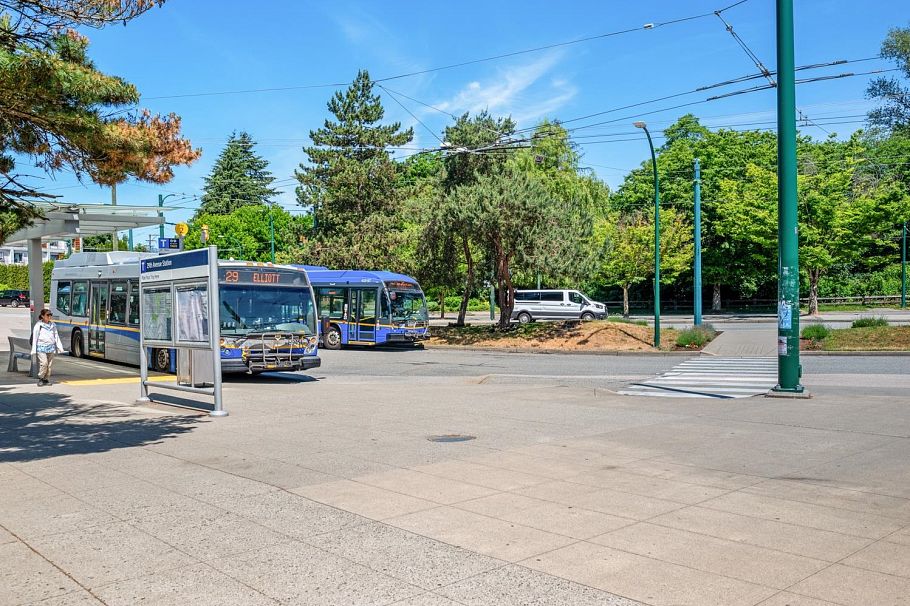 2733 East 28th Avenue Vancouver, BC - 36