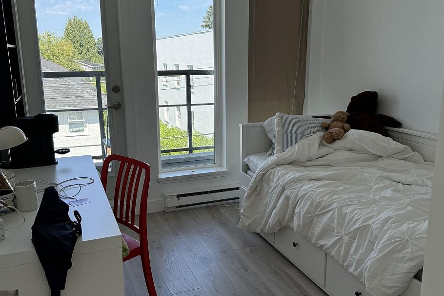 206 5649 Kings Road Vancouver, BC - 5
