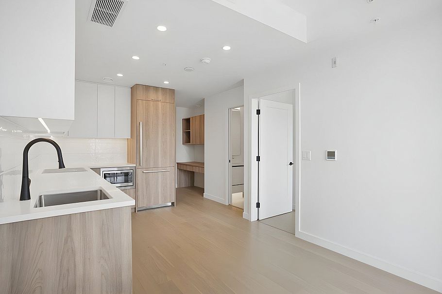 202 8398 Oak Street Vancouver, BC - 9