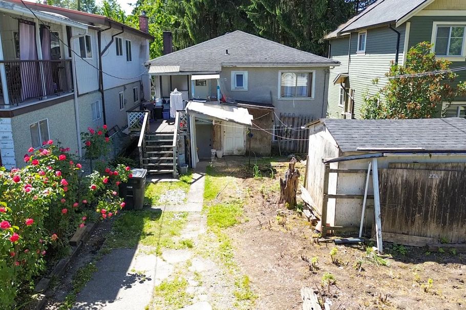 2733 East 28th Avenue Vancouver, BC - 32