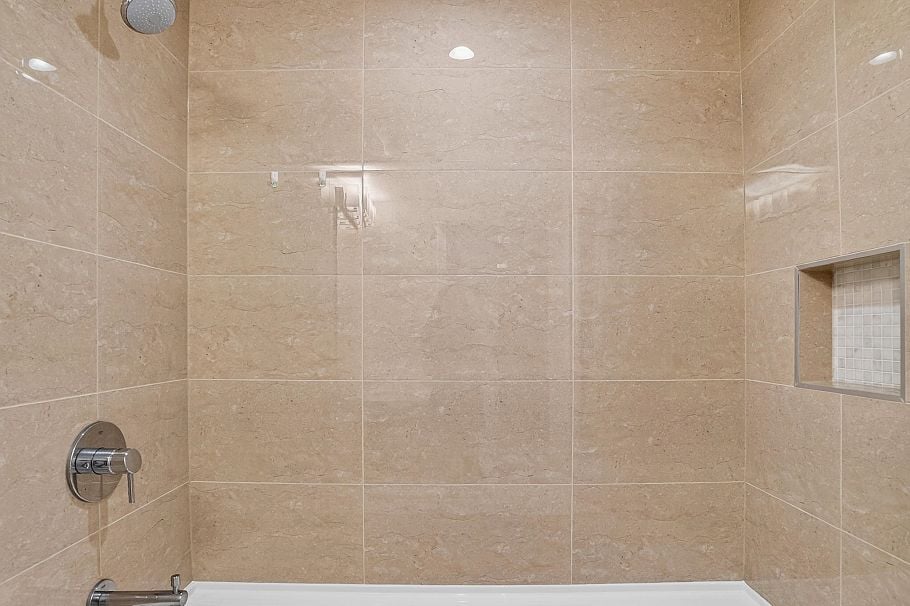 604 2780 Valley Centre Avenue North Vancouver, BC - 23