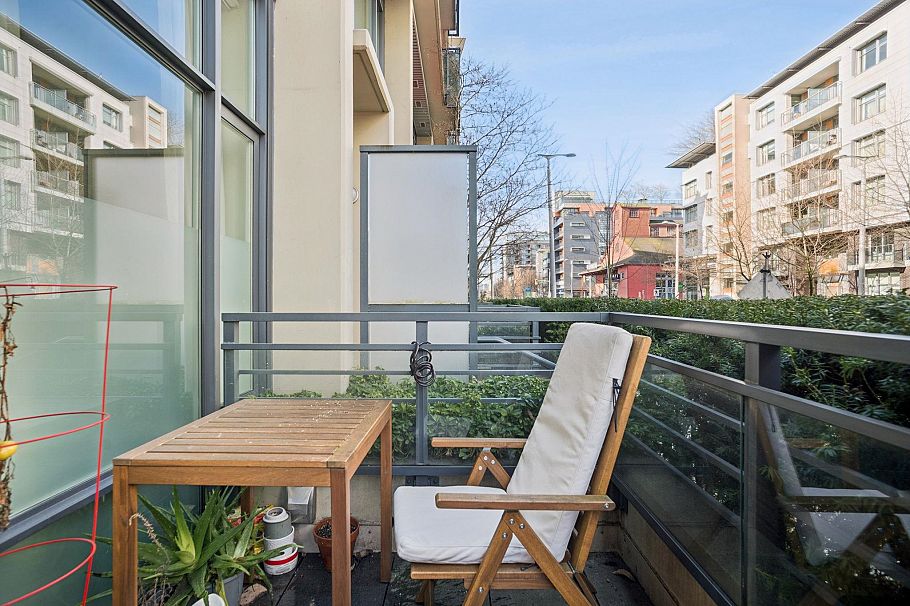 62 W 1st Avenue Vancouver, BC - 18
