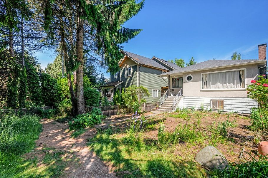 2733 East 28th Avenue Vancouver, BC - 4