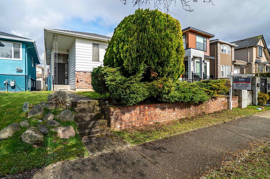 437 E 55th Avenue Vancouver, BC - 4