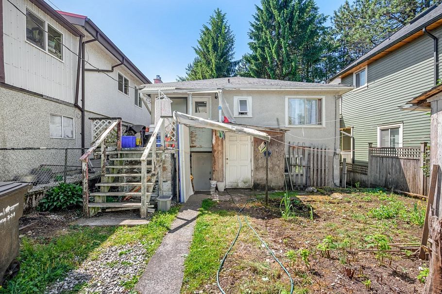 2733 East 28th Avenue Vancouver, BC - 31