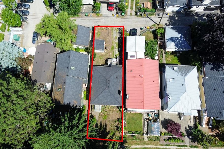 2733 E 28th Avenue Vancouver, BC - 20