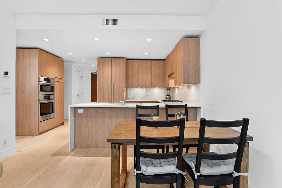 604 2780 Valley Centre Avenue North Vancouver, BC - 14