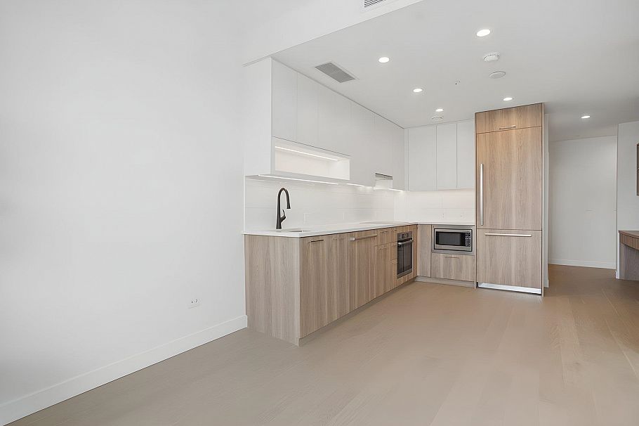 202 8398 Oak Street Vancouver, BC - 3