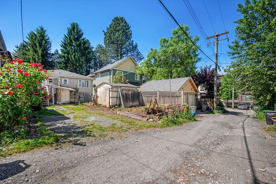 2733 East 28th Avenue Vancouver, BC - 26