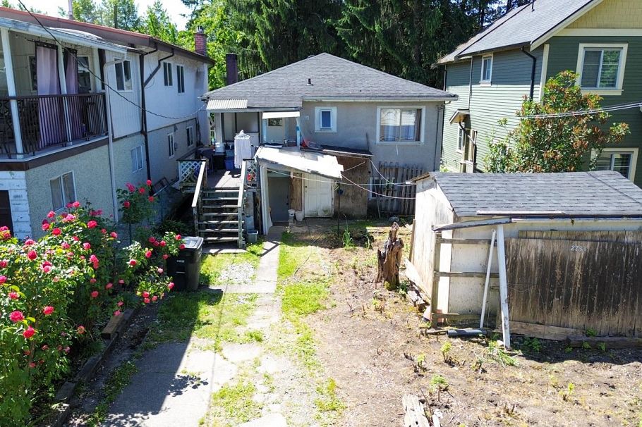 2733 East 28th Avenue Vancouver, BC - 30